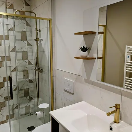 La Du Petit Port - & Apartament Aix-les-Bains