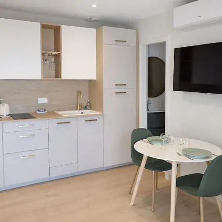 La Du Petit Port - Appartements&chambres *