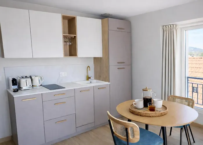 La Du Petit Port - &